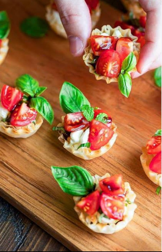 Caprese tartolet sunumu