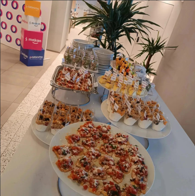 Kurumsal etkinlik canapé sunumları